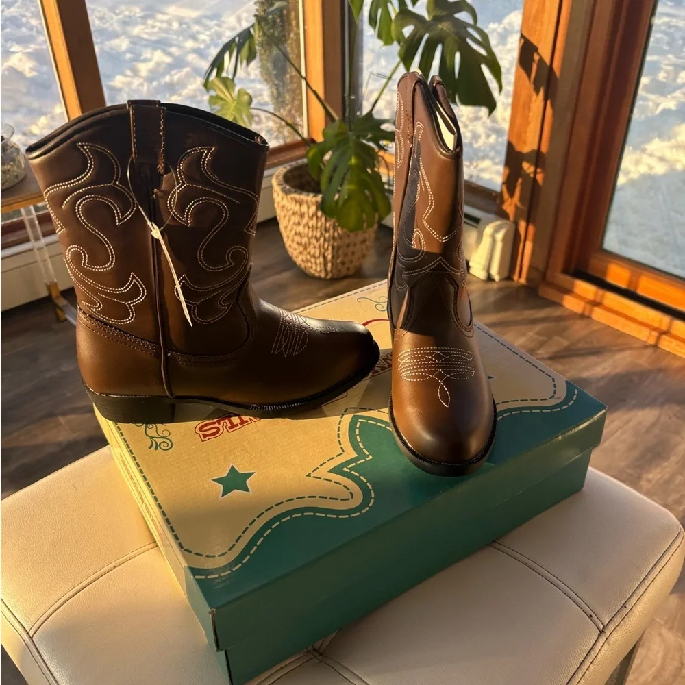 Kids Brown Cowboy Boots Canyon Trails  size 2 New in box